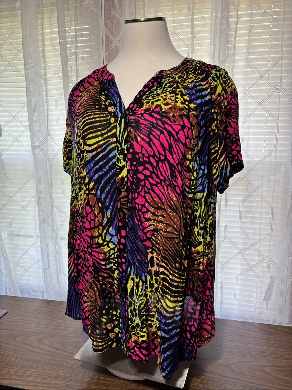 Roaman's 24W multi color Butterfly design Short Sleeve Tunic blouse  30 p2p 33L